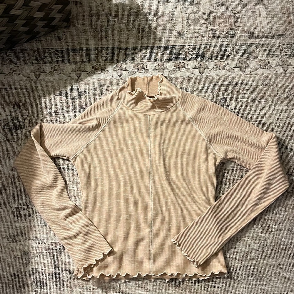 Vintage Havana Scalloped Trim Contrast Mock Neck Top